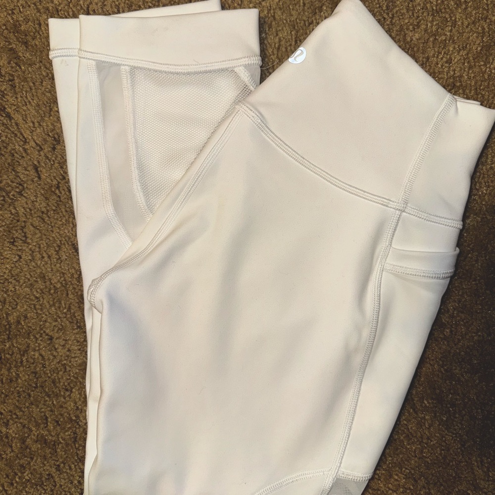 ✨ Like new ✨ Lululemon leggings size 6